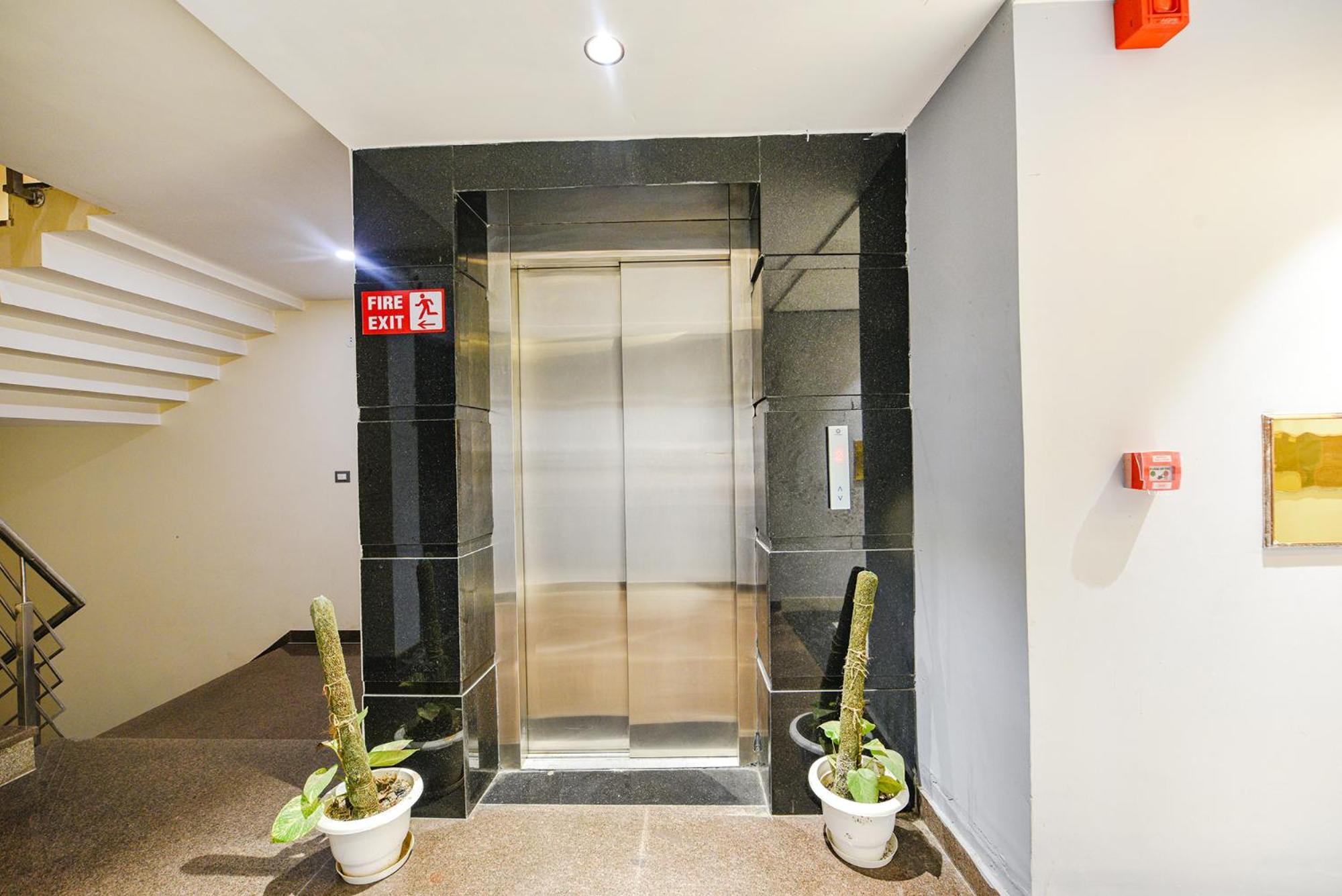 Fabhotel Prime Apple Tree Residency New Delhi Exterior photo